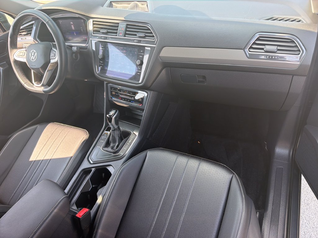 Certified 2023 Volkswagen Tiguan SE FWD image 28