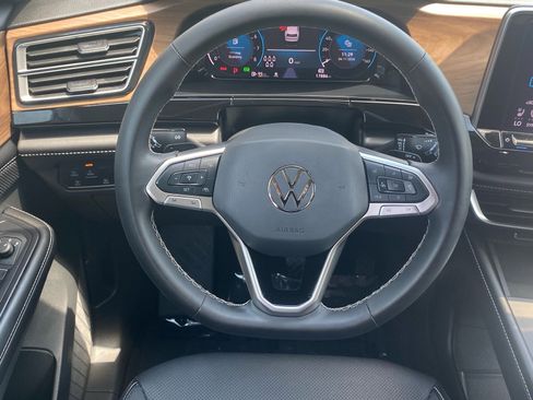 Used 2024 Volkswagen Atlas SE AWD/4WD image 7