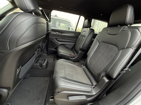 New 2025 Jeep Grand Cherokee L Altitude image 21