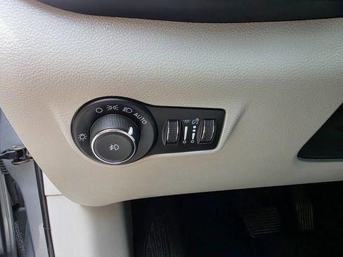 Used 2022 Jeep Compass Limited AWD/4WD image 16