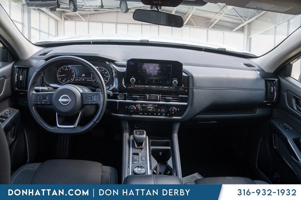 Used 2024 Nissan Pathfinder SV AWD/4WD image 4