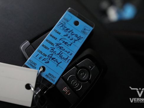 Used 2023 Ford Bronco Badlands image 13