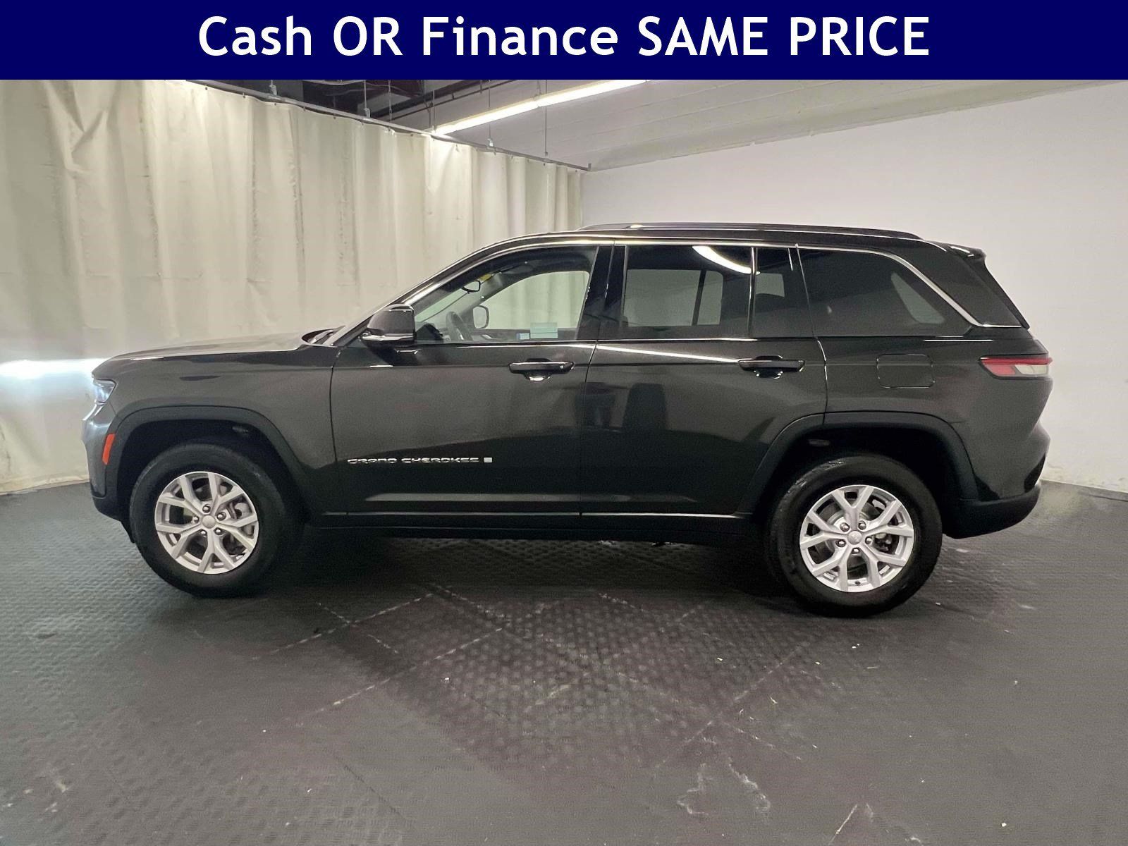 Used 2023 Jeep Grand Cherokee Limited AWD/4WD image 9