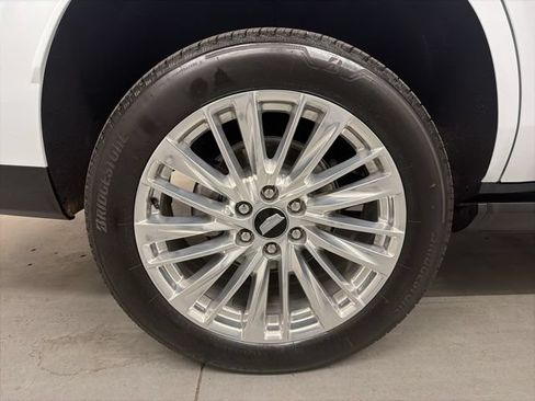 Certified 2026 Cadillac Escalade Luxury w/ LPO, Floor Liner Package RWD image 11