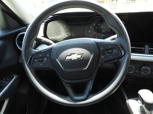 Used 2025 Chevrolet Trax LS w/ LS Convenience Package FWD image 20