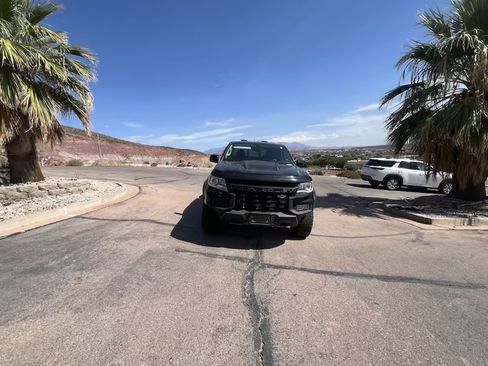 Used 2021 Chevrolet Colorado ZR2 w/ ZR2 Midnight Special Edition AWD/4WD image 8