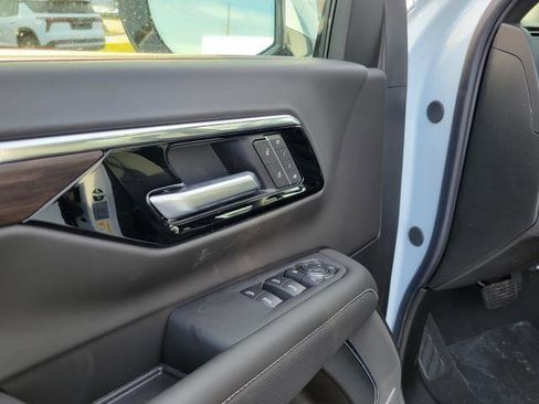 New 2026 Chevrolet Suburban Premier image 7