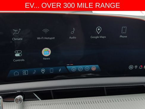Used 2025 Cadillac Optiq Sport 2 w/ LPO, Floor Liner Package AWD/4WD image 20