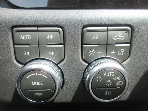 New 2026 GMC Sierra 1500 SLT w/ SLT Premium Package AWD/4WD image 18