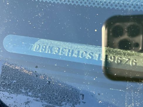 Used 2012 Toyota Highlander SE w/ Tow Pkg image 23