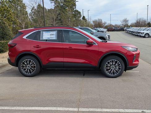 New 2026 Ford Escape SE w/ PHEV Premium Package image 3