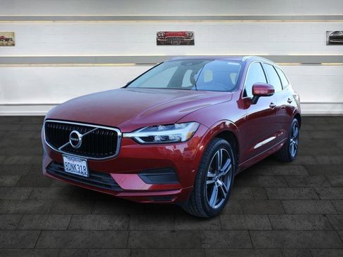 Used 2018 Volvo XC60 T5 Momentum w/ Vision Package image 3