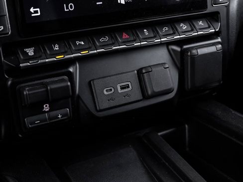 Used 2022 Chevrolet Silverado 2500 High Country w/ Safety Package II image 38