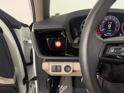 Certified 2025 Porsche Panamera 4 image 30