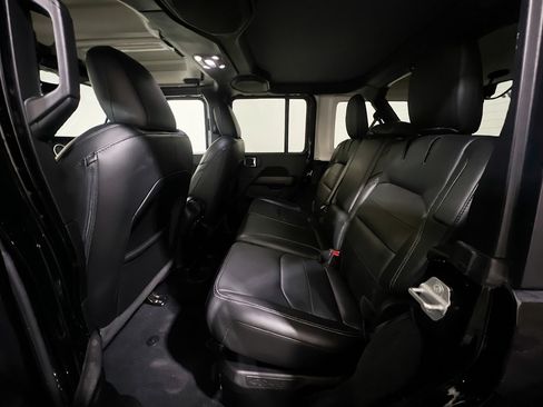Used 2023 Jeep Wrangler Unlimited Sahara AWD/4WD image 17