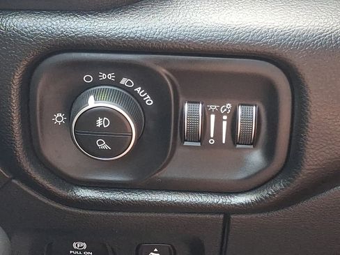 Used 2025 RAM 1500 Big Horn AWD/4WD image 24