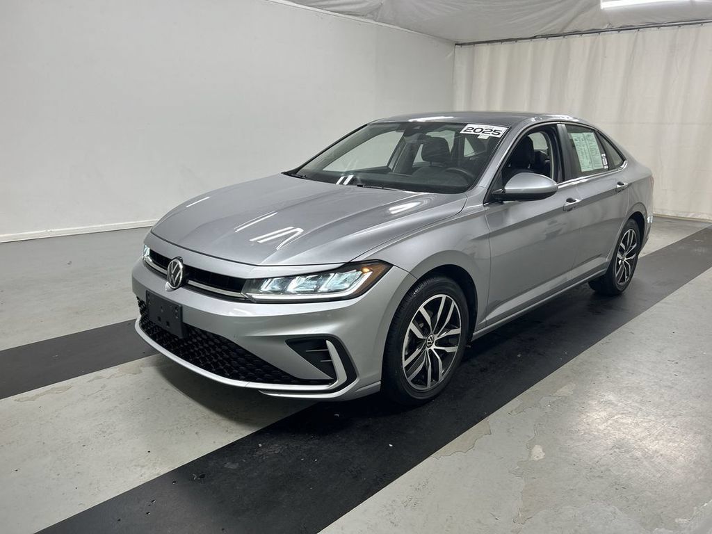 Used 2025 Volkswagen Jetta SE FWD image 5