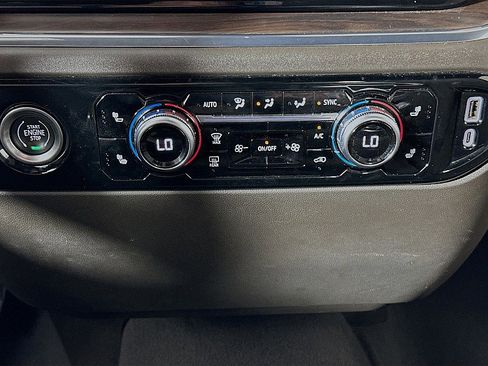 Used 2024 GMC Sierra 1500 SLT image 16