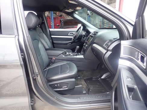 Used 2017 Ford Explorer XLT w/ Equipment Group 202A image 22