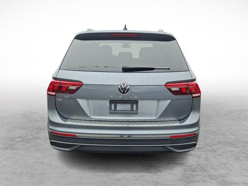 Used 2023 Volkswagen Tiguan SE w/ Panoramic Sunroof Package image 4