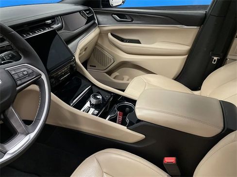 Used 2022 Jeep Grand Cherokee Limited 4xe w/ Luxury Tech Group II image 21