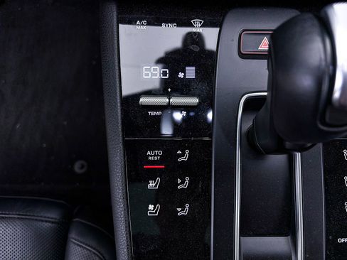 Used 2023 Porsche Macan Turbo image 29