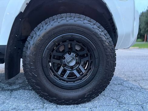 Used 2019 Toyota 4Runner TRD Off-Road AWD/4WD image 30