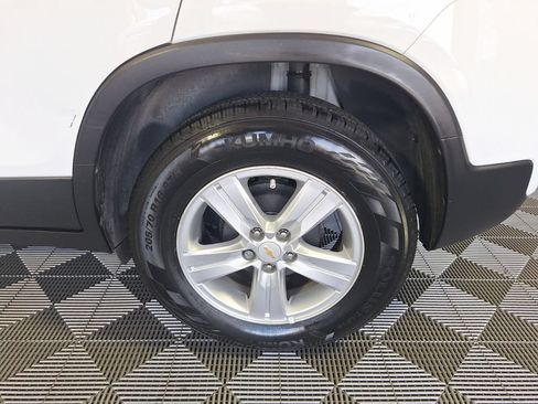 Used 2021 Chevrolet Trax LS w/ Tint and Cruise Package FWD image 23