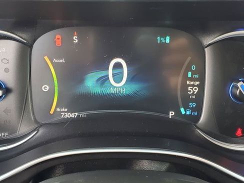 Used 2020 Chrysler Pacifica Limited FWD image 11