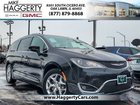 Used 2018 Chrysler Pacifica Touring-L Plus w/ Tire & Wheel Group image 1