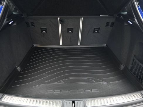 Used 2024 Porsche Macan AWD/4WD image 25