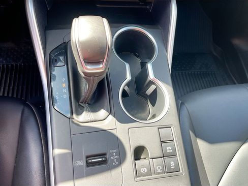 Used 2023 Toyota Highlander XLE w/ Protection Package #3 (TMS) FWD image 16