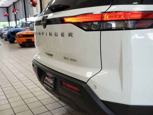 Used 2022 Nissan Pathfinder SV AWD/4WD image 15