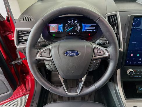 Used 2024 Ford Edge SEL w/ Convenience Package AWD/4WD image 3
