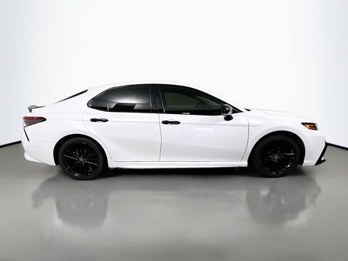 Used 2022 Toyota Camry XSE image 3