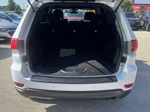 Used 2018 Jeep Grand Cherokee Laredo AWD/4WD image 11