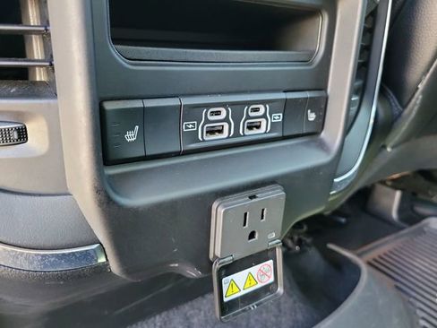 Used 2025 RAM 1500 Laramie w/ Sport Appearance Package AWD/4WD image 15
