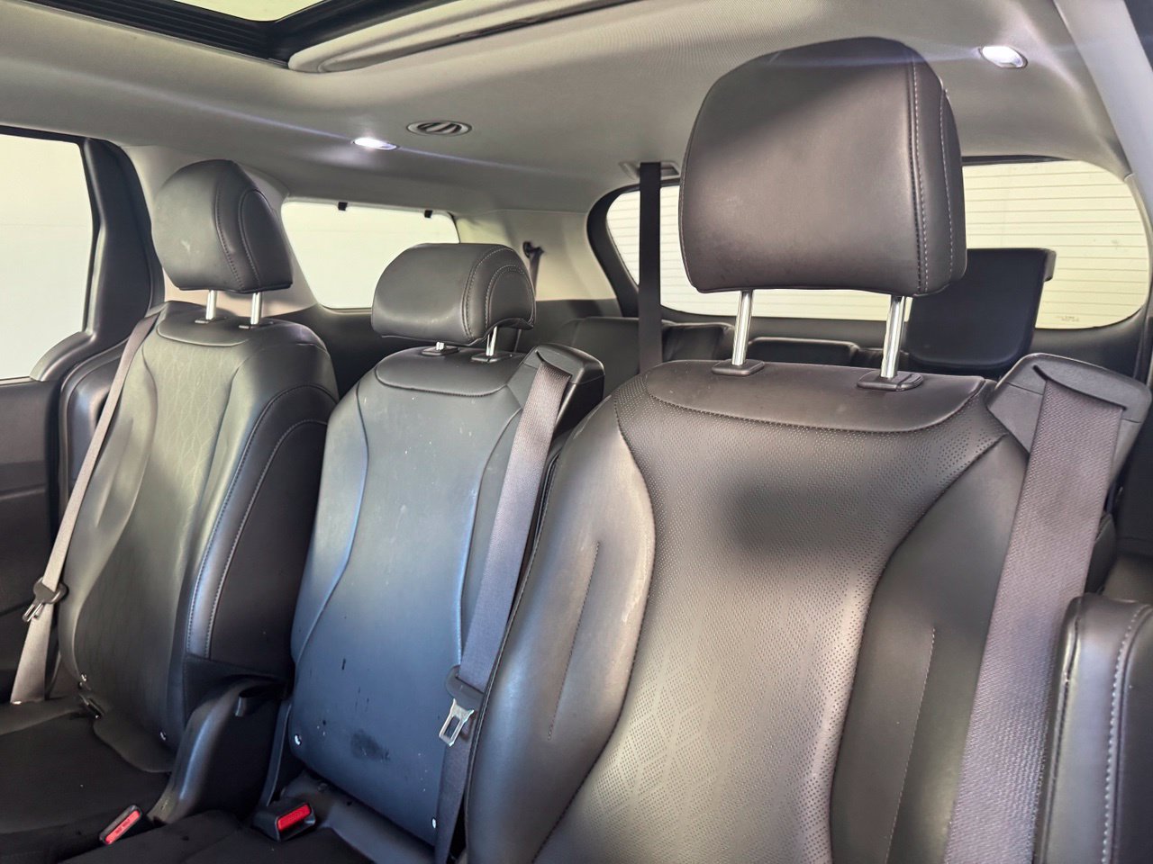 Used 2025 Kia Carnival SX FWD image 11