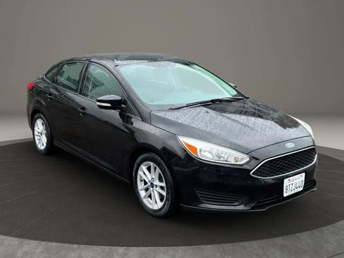 Used 2017 Ford Focus SE image 4