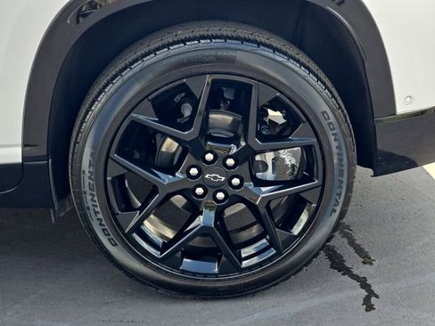 Used 2024 Chevrolet Traverse RS image 34