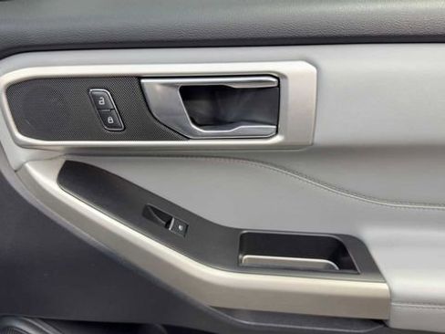Used 2021 Ford Explorer XLT w/ Equipment Group 202A image 14
