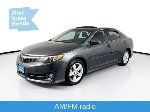 Used 2012 Toyota Camry SE image 3