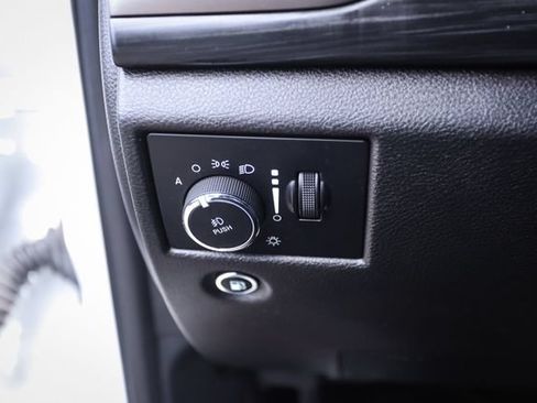 Used 2020 Jeep Grand Cherokee Laredo AWD/4WD image 37
