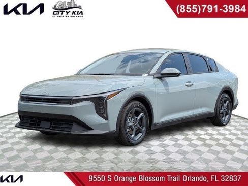 New 2025 Kia K4 LXS image 1