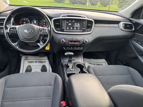 Used 2019 Kia Sorento AWD w/ LX Convenience Package image 16