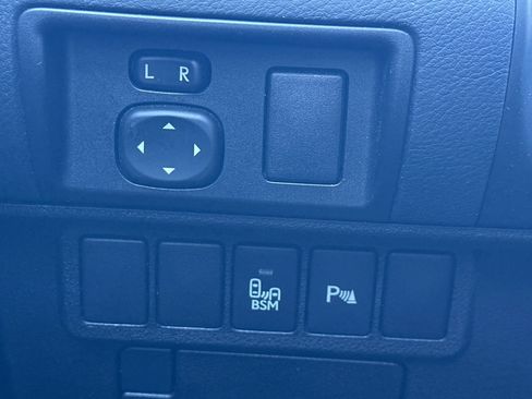 Used 2013 Lexus ES 300h image 36