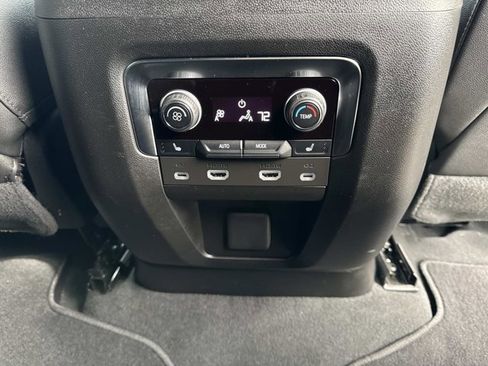 Used 2024 Chevrolet Tahoe Z71 w/ Luxury Package image 27