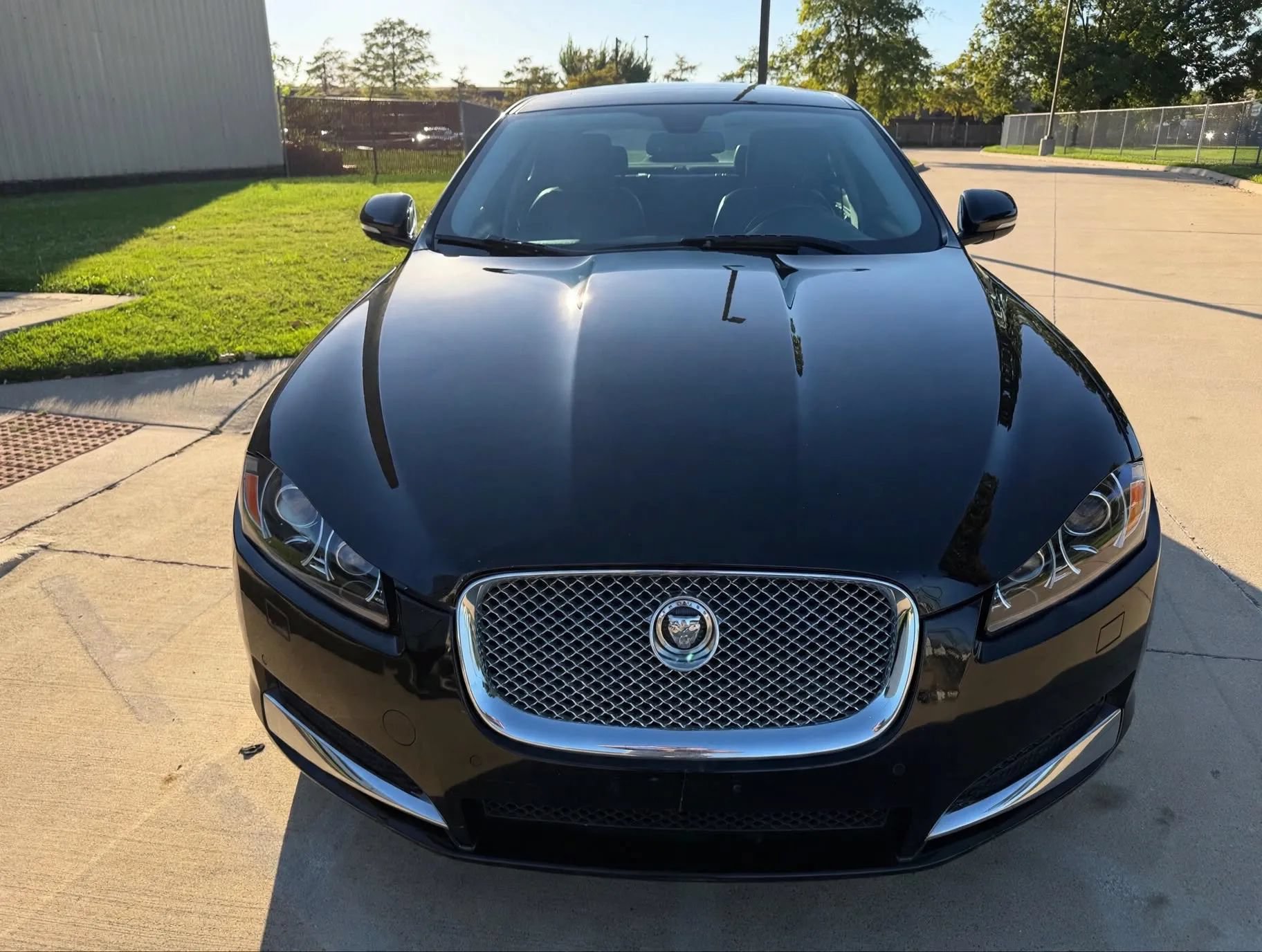 Used 2014 Jaguar XF RWD image 3