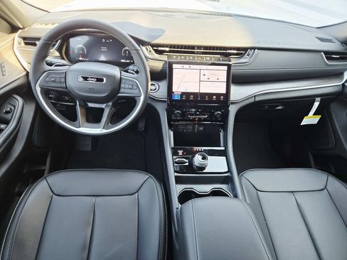 New 2025 Jeep Grand Cherokee Limited w/ Black Appearance Package AWD/4WD image 11