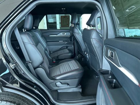 Used 2025 Ford Explorer ST-Line image 23